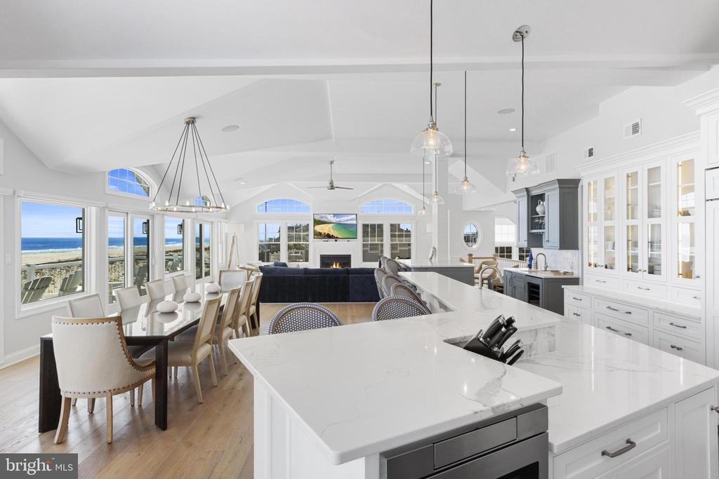 123 E COLORADO