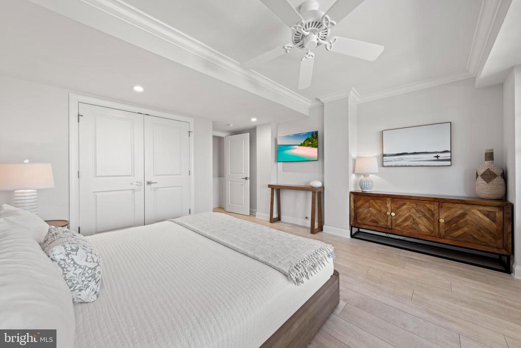 123 E COLORADO
