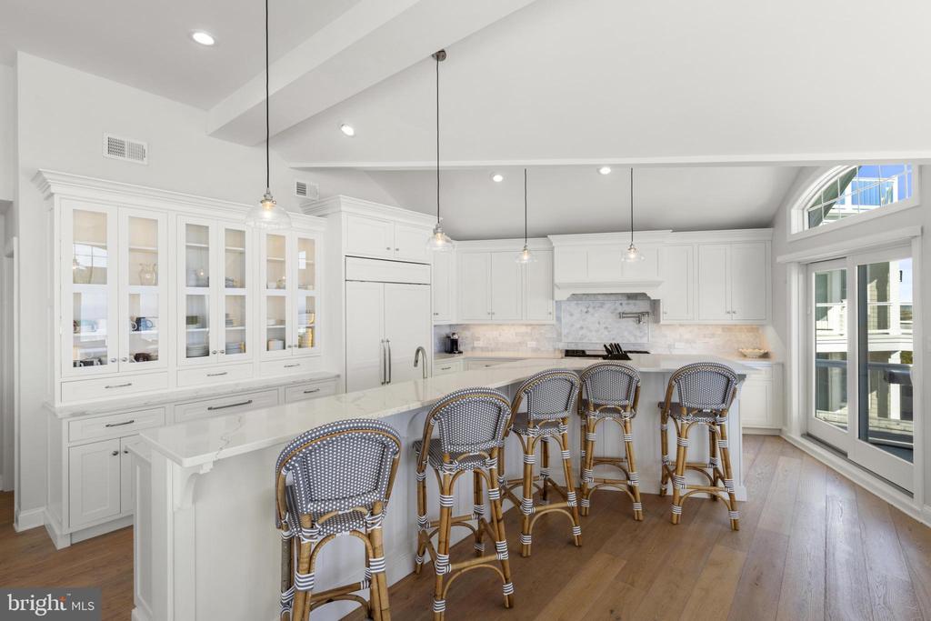 123 E COLORADO