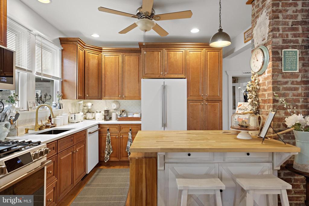 210 N BEACH AVENUE