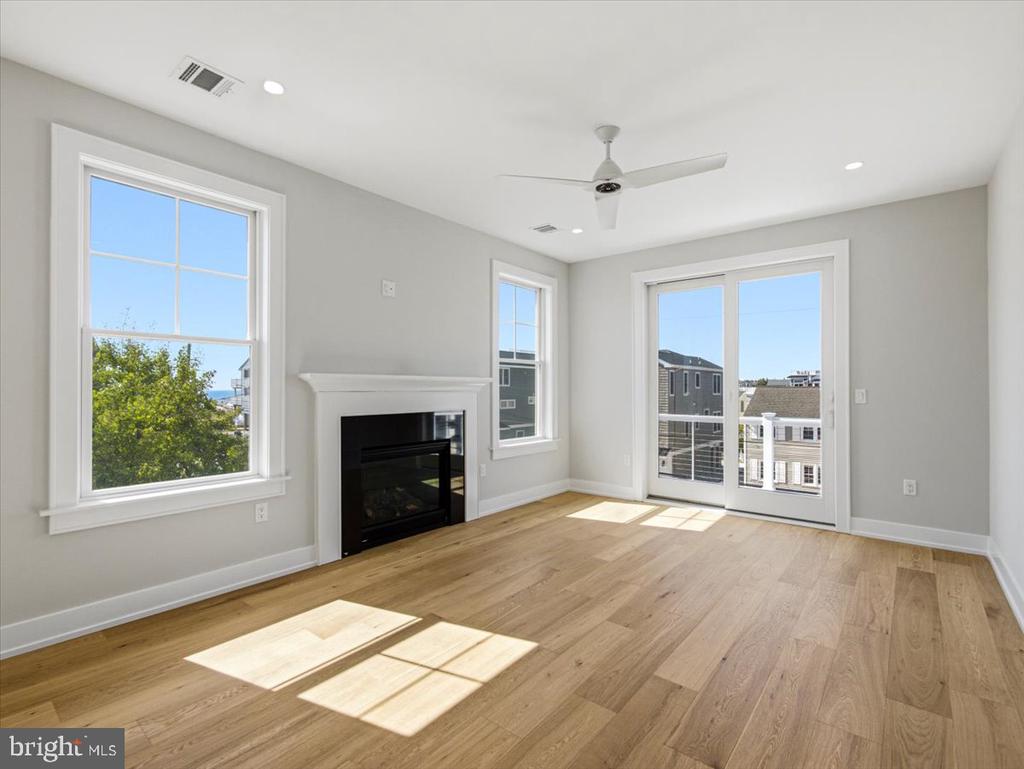 103 E 86TH ST, SEA GLASS LANE Unit: B