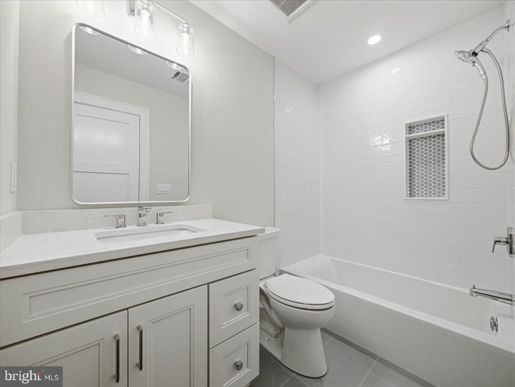 103 E 86TH ST, SEA GLASS LANE Unit: B