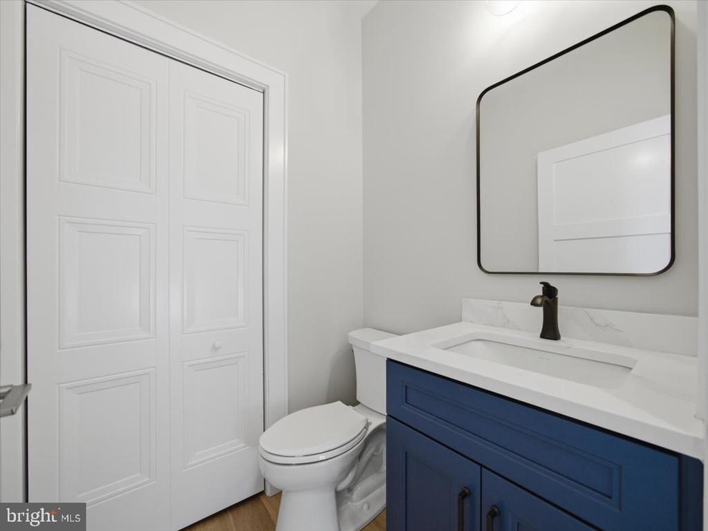 103 E 86TH ST, SEA GLASS LANE Unit: B