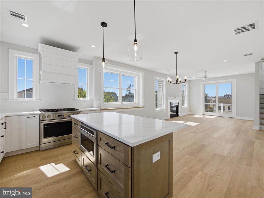 103 E 86TH ST, SEA GLASS LANE Unit: B