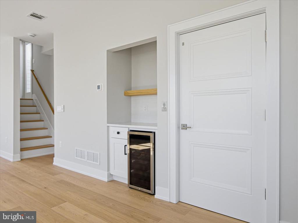 103 E 86TH ST, SEA GLASS LANE Unit: B