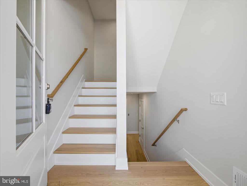 103 E 86TH ST, SEA GLASS LANE Unit: B