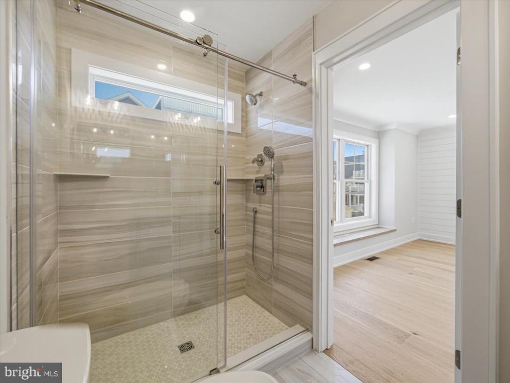 103 E 86TH ST, SEA GLASS LANE Unit: B