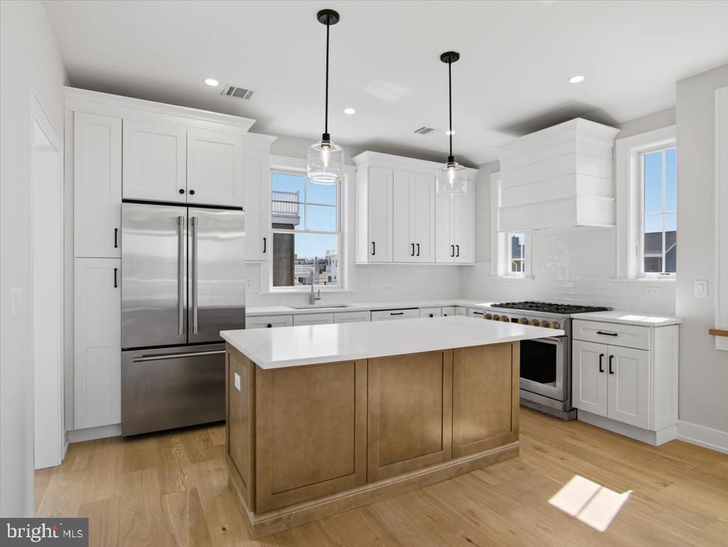 103 E 86TH ST, SEA GLASS LANE Unit: B