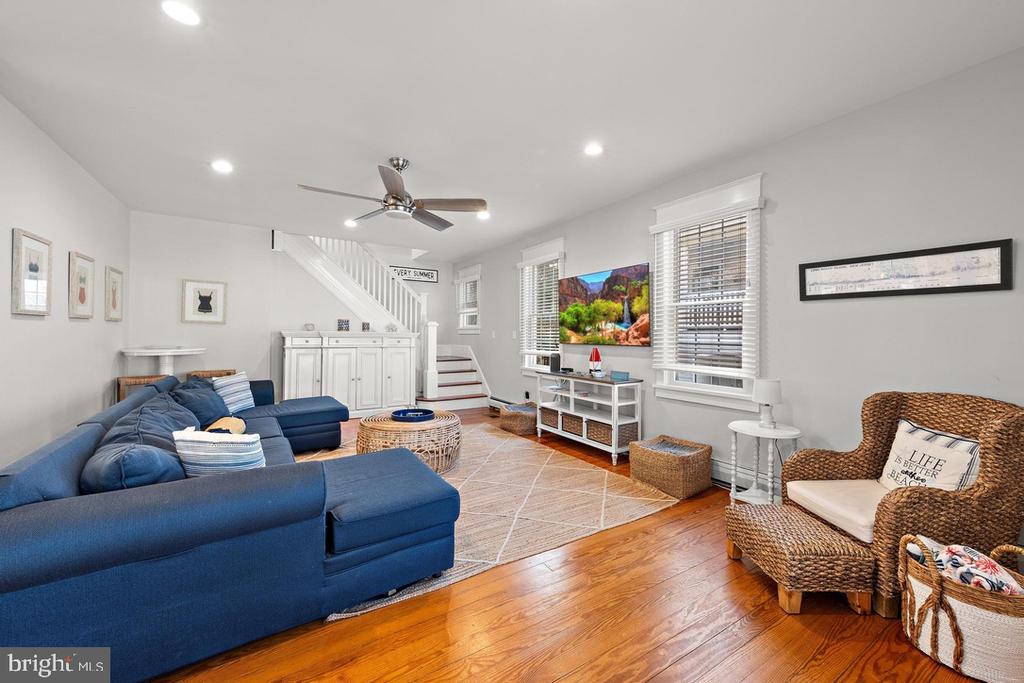 112 8TH STREET E