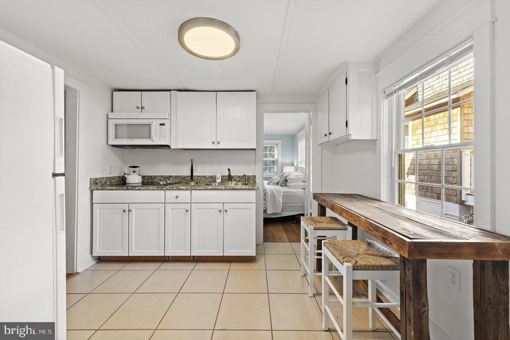 112 8TH STREET E