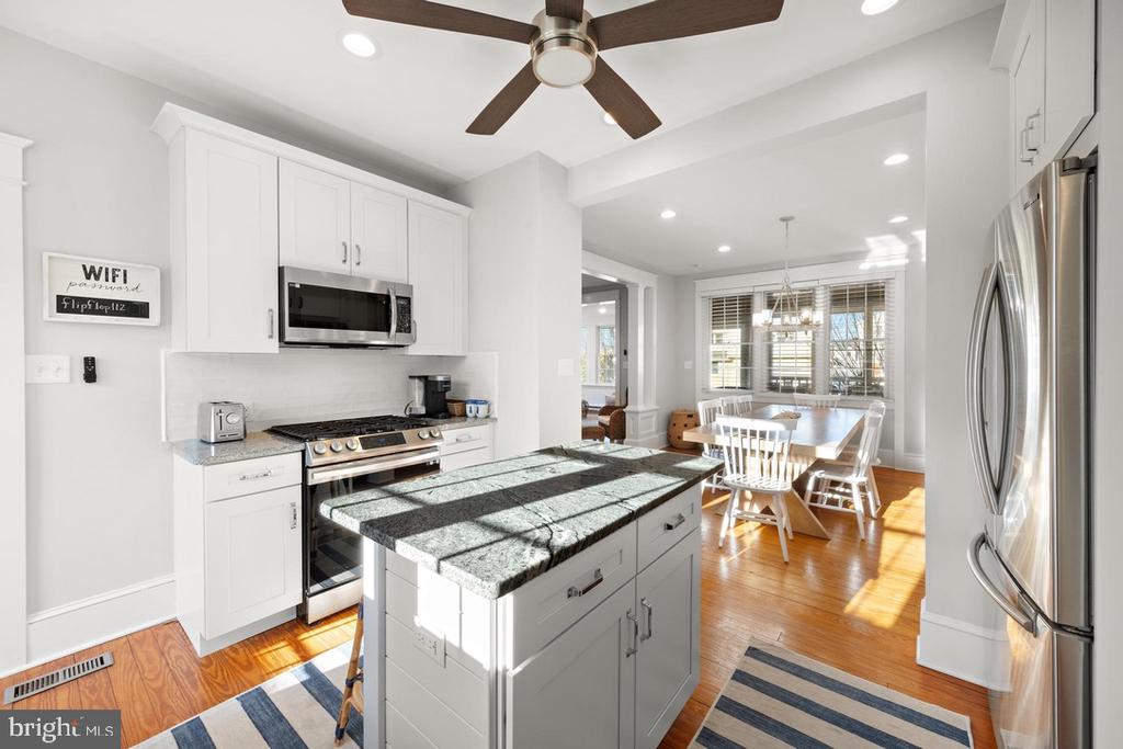 112 8TH STREET E