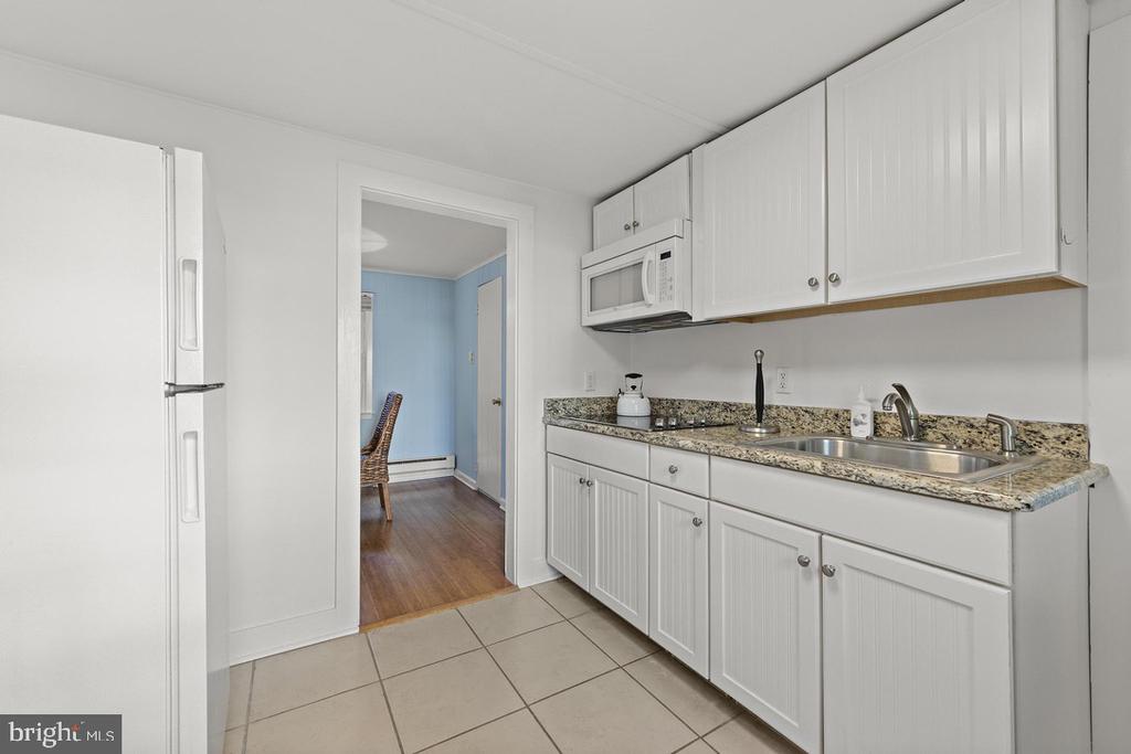 112 8TH STREET E