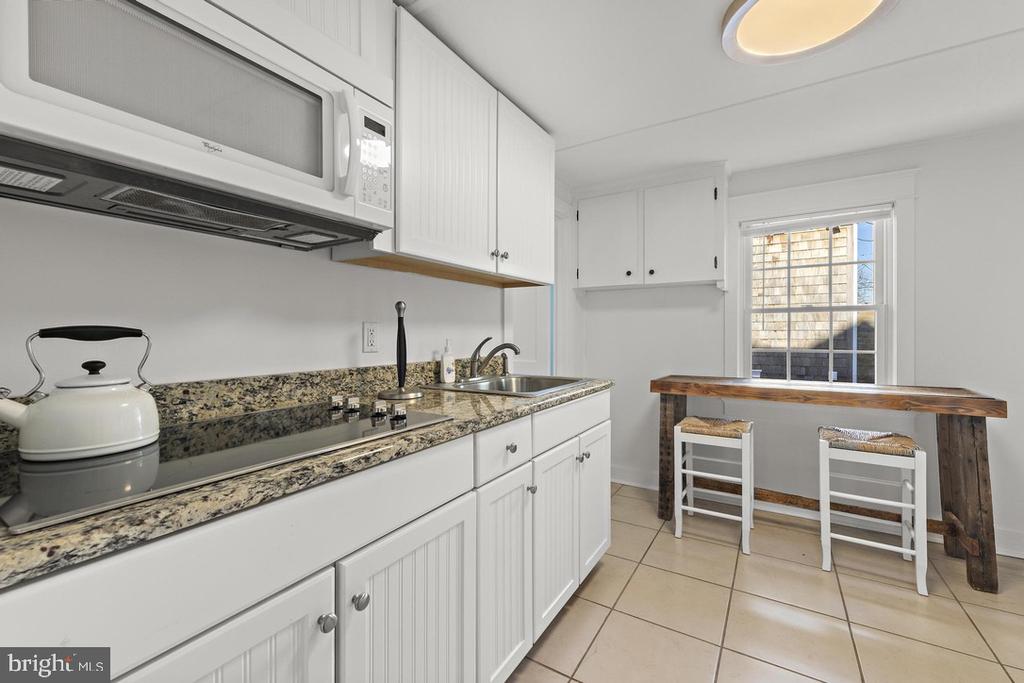 112 8TH STREET E