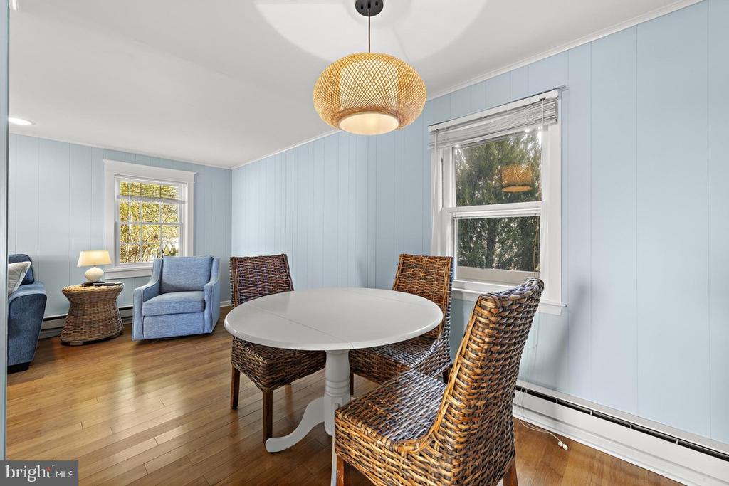 112 8TH STREET E