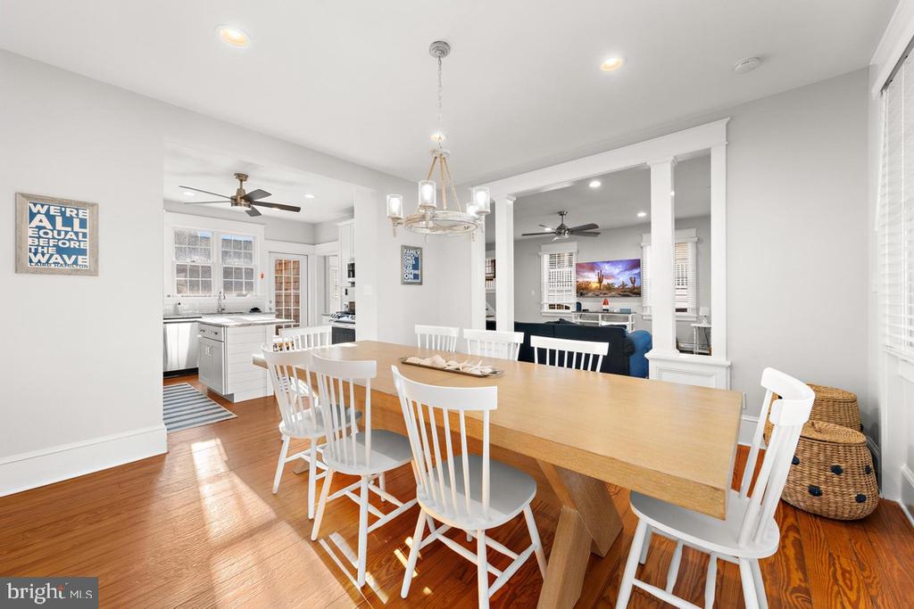 112 8TH STREET E