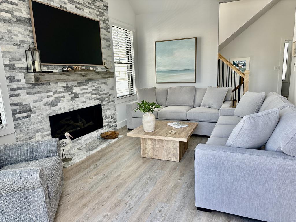 431B AMBER STREET UNIT-B STREET Unit: UNIT B