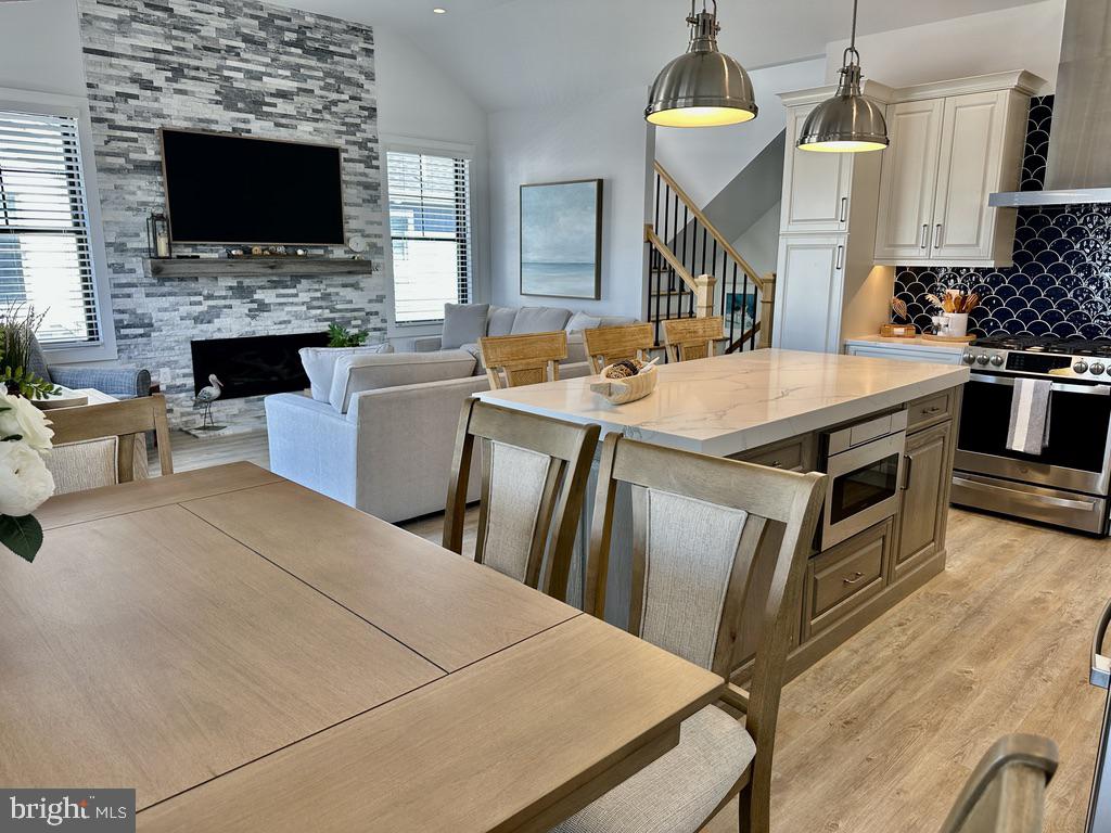 431B AMBER STREET UNIT-B STREET Unit: UNIT B