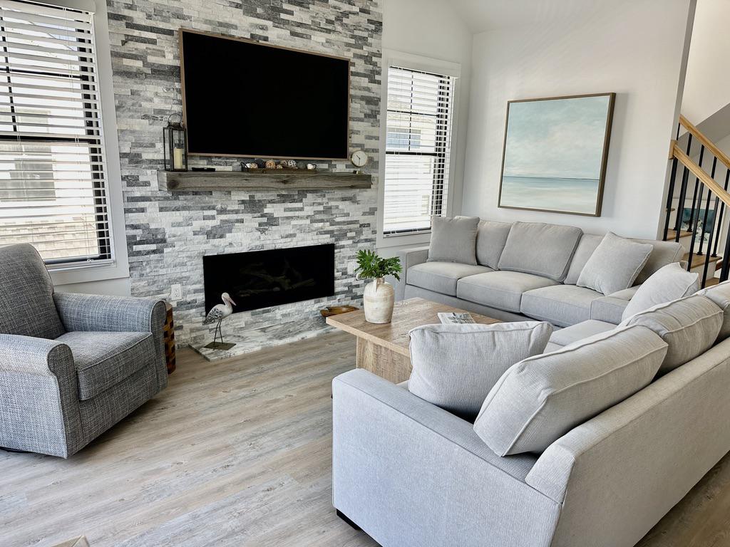 431B AMBER STREET UNIT-B STREET Unit: UNIT B