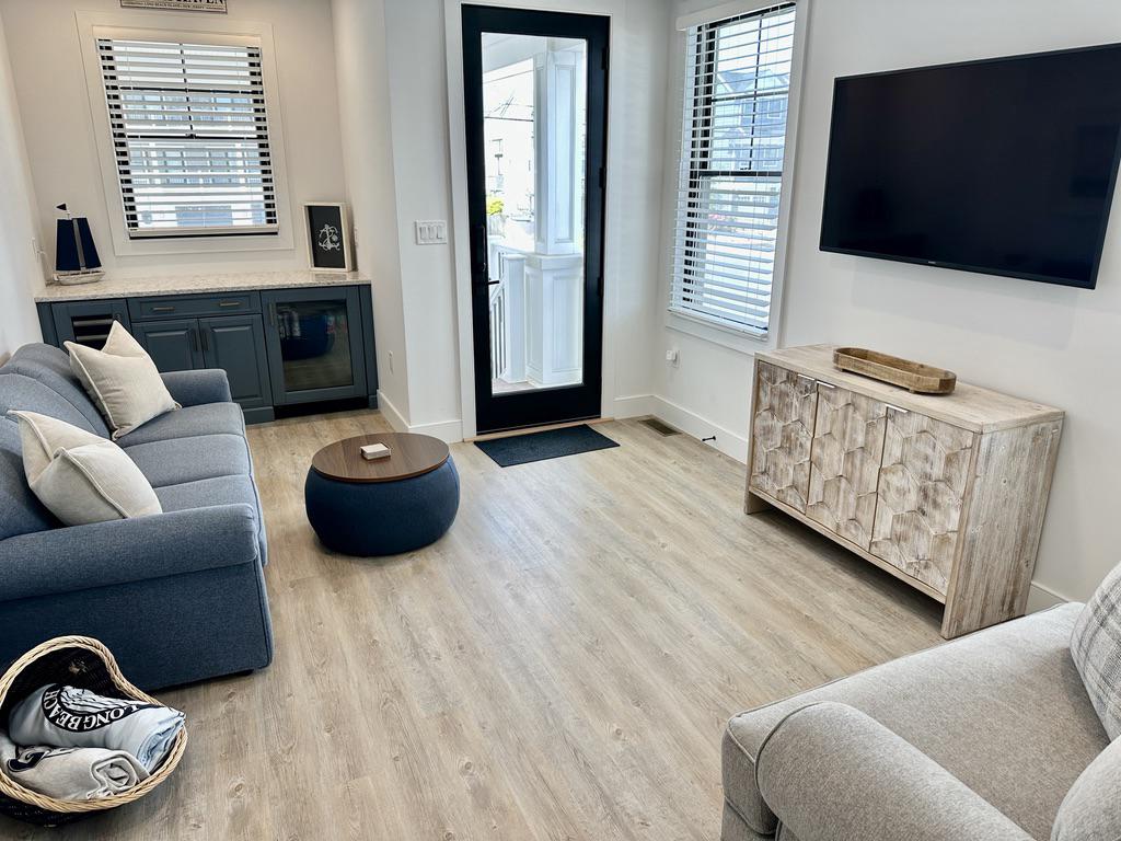 431B AMBER STREET UNIT-B STREET Unit: UNIT B