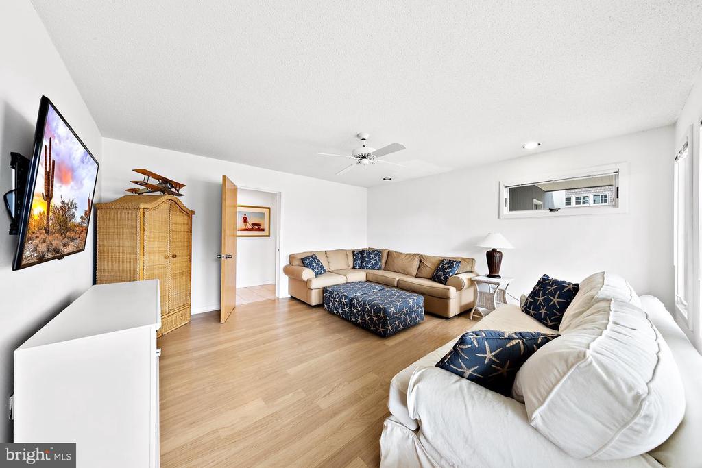 1039 LONG BEACH BOULEVARD