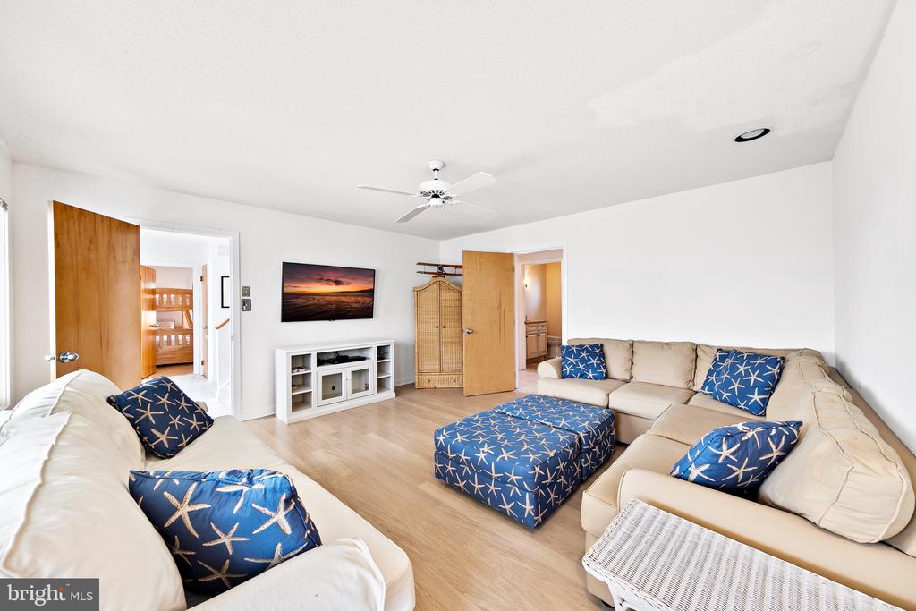 1039 LONG BEACH BOULEVARD