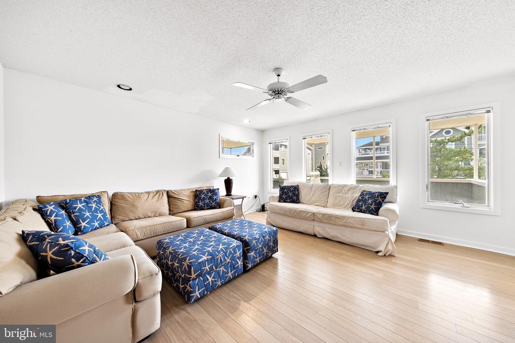 1039 LONG BEACH BOULEVARD
