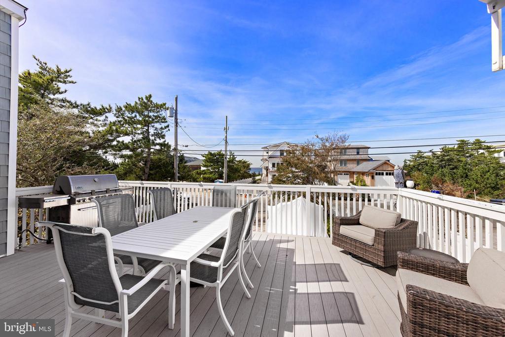 5511 HOLLY AVENUE