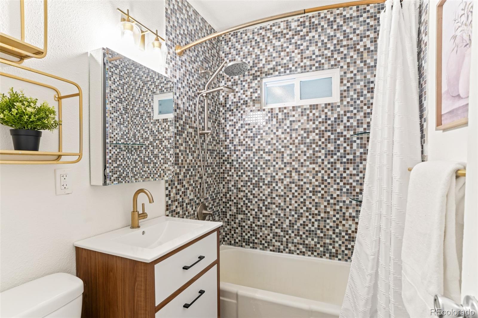 2573 S Williams Street