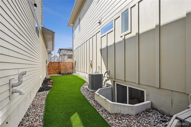 6735 Mariposa Court