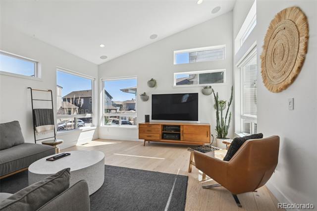 6735 Mariposa Court