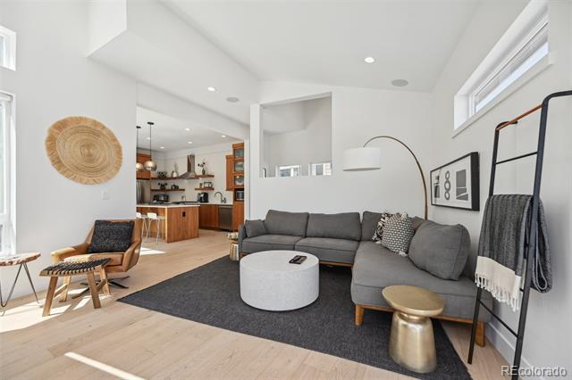 6735 Mariposa Court