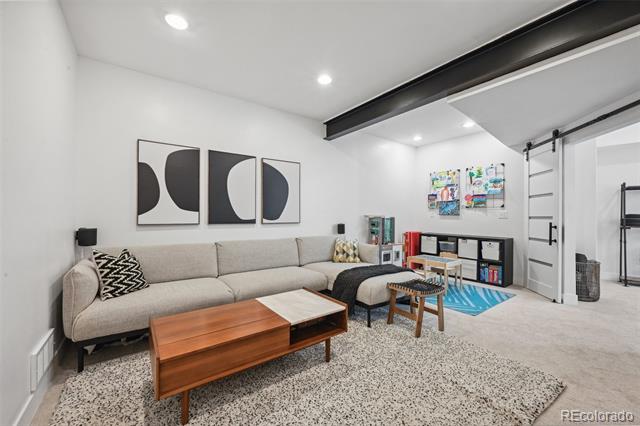 6735 Mariposa Court