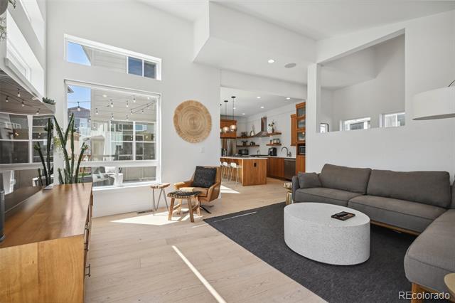 6735 Mariposa Court