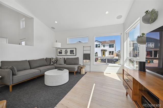 6735 Mariposa Court