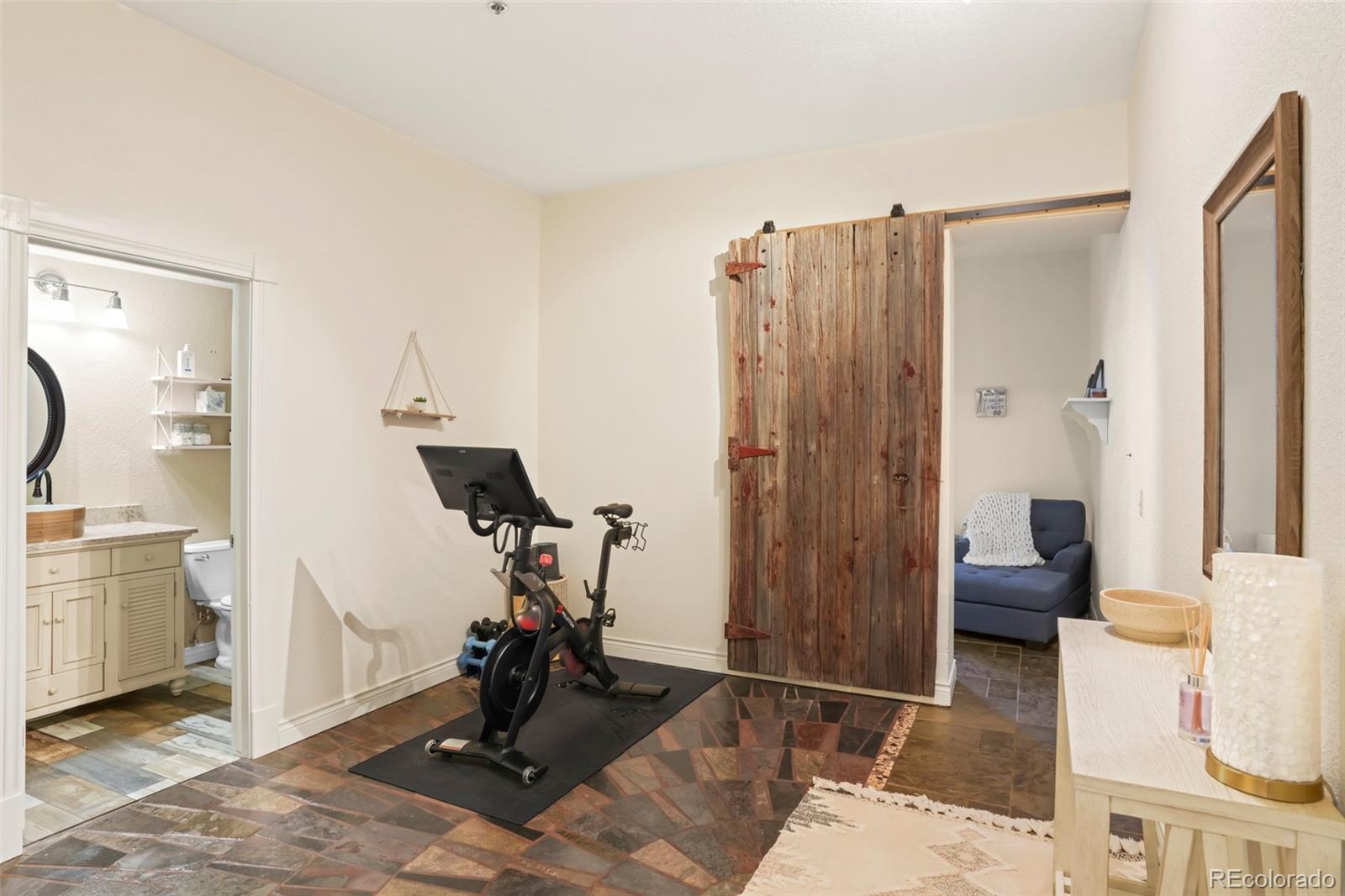 3249 W Fairview Place Unit: 111