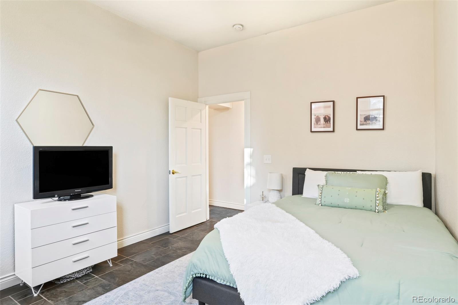 3249 W Fairview Place Unit: 111