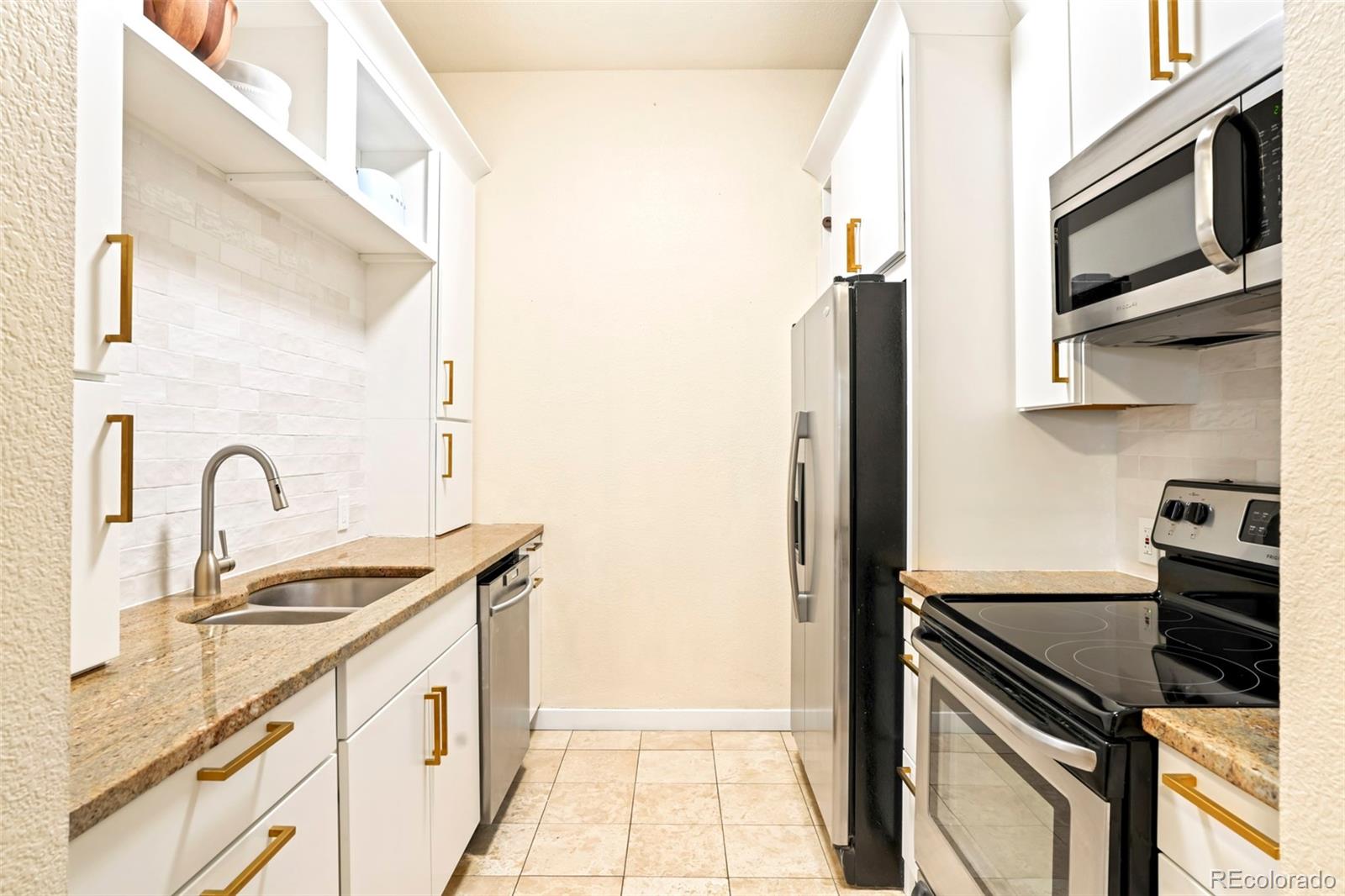 3249 W Fairview Place Unit: 111