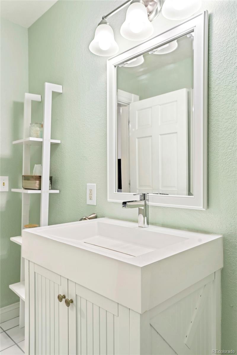 3249 W Fairview Place Unit: 111