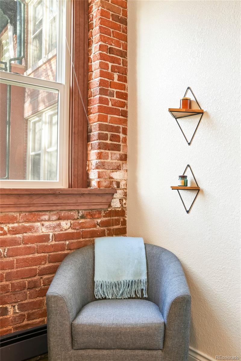 3249 W Fairview Place Unit: 111