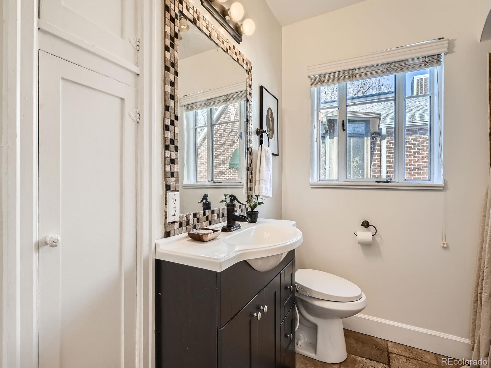 3921 N Raleigh Street