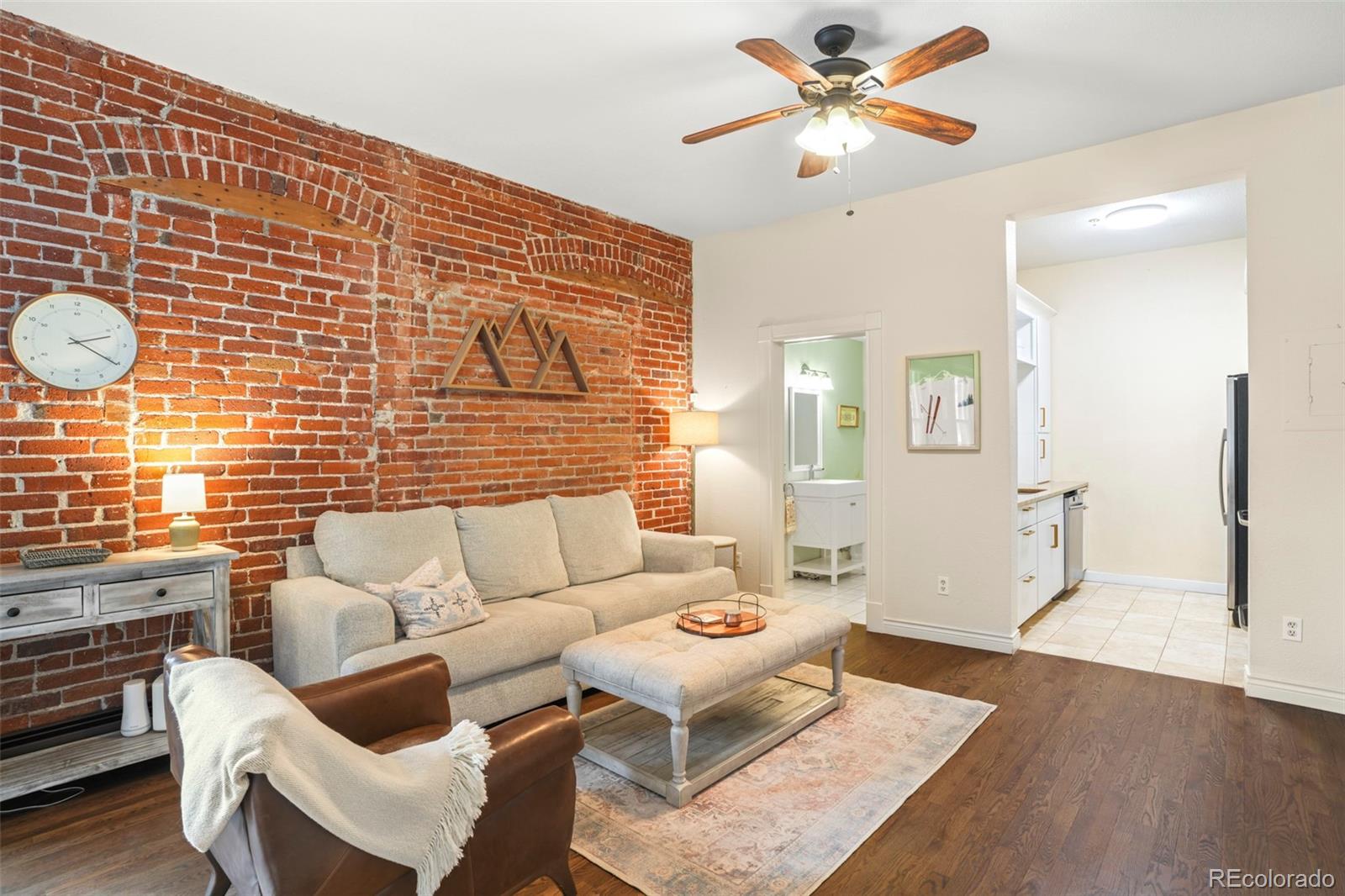 3249 W Fairview Place Unit: 111