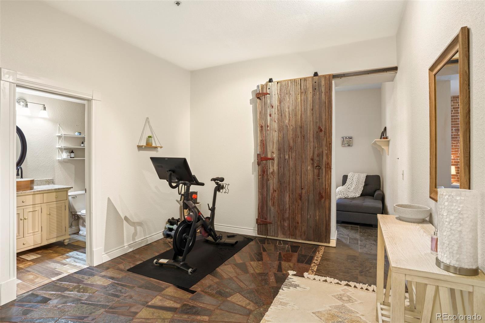 3249 W Fairview Place Unit: 111