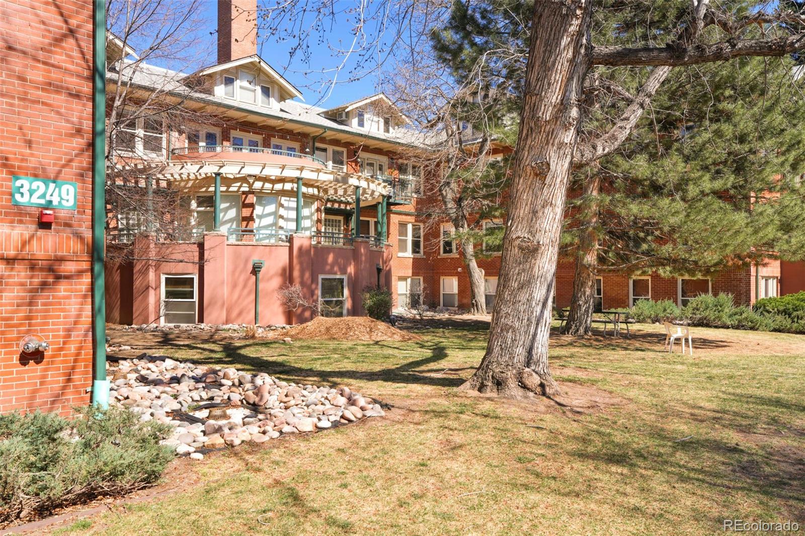 3249 W Fairview Place Unit: 111