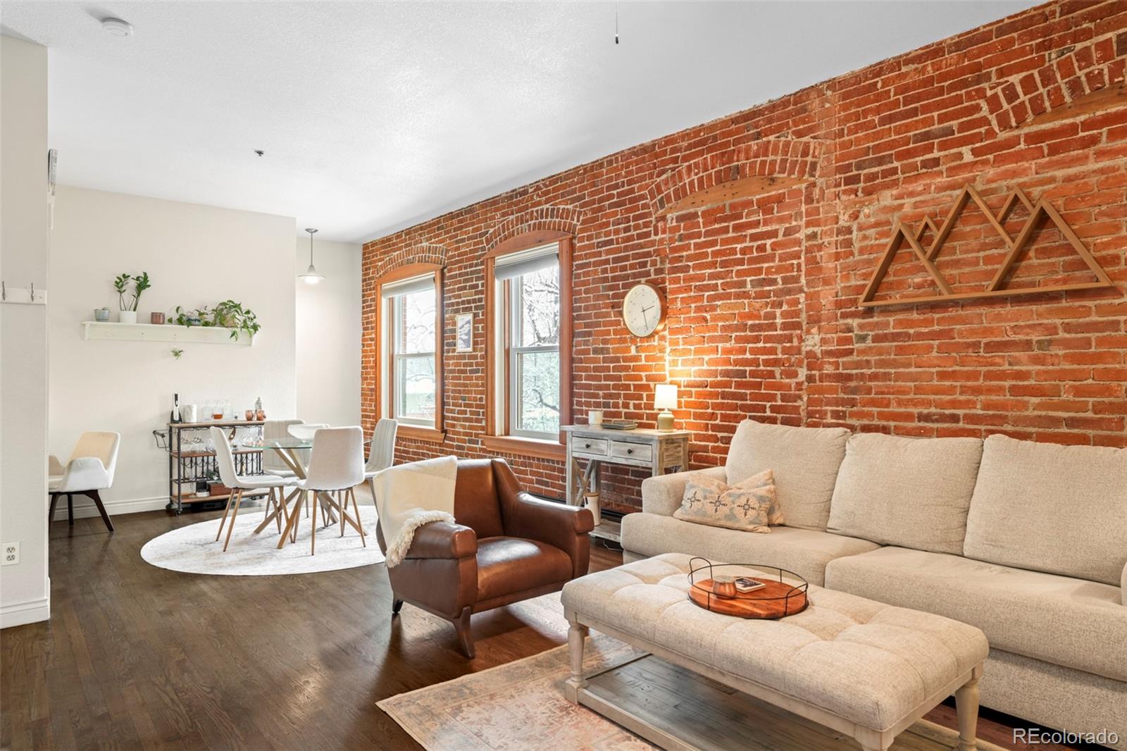3249 W Fairview Place Unit: 111