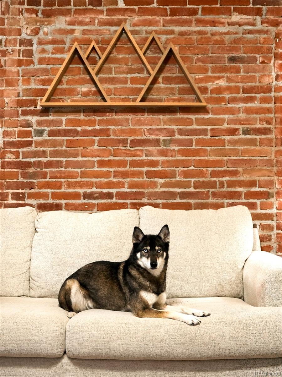 3249 W Fairview Place Unit: 111