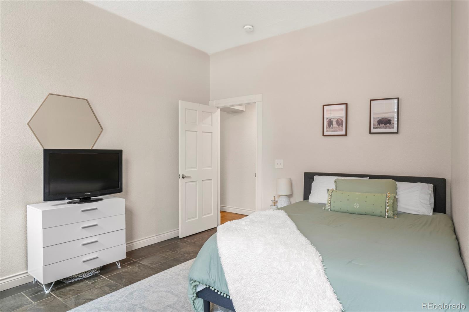 3249 W Fairview Place Unit: 111