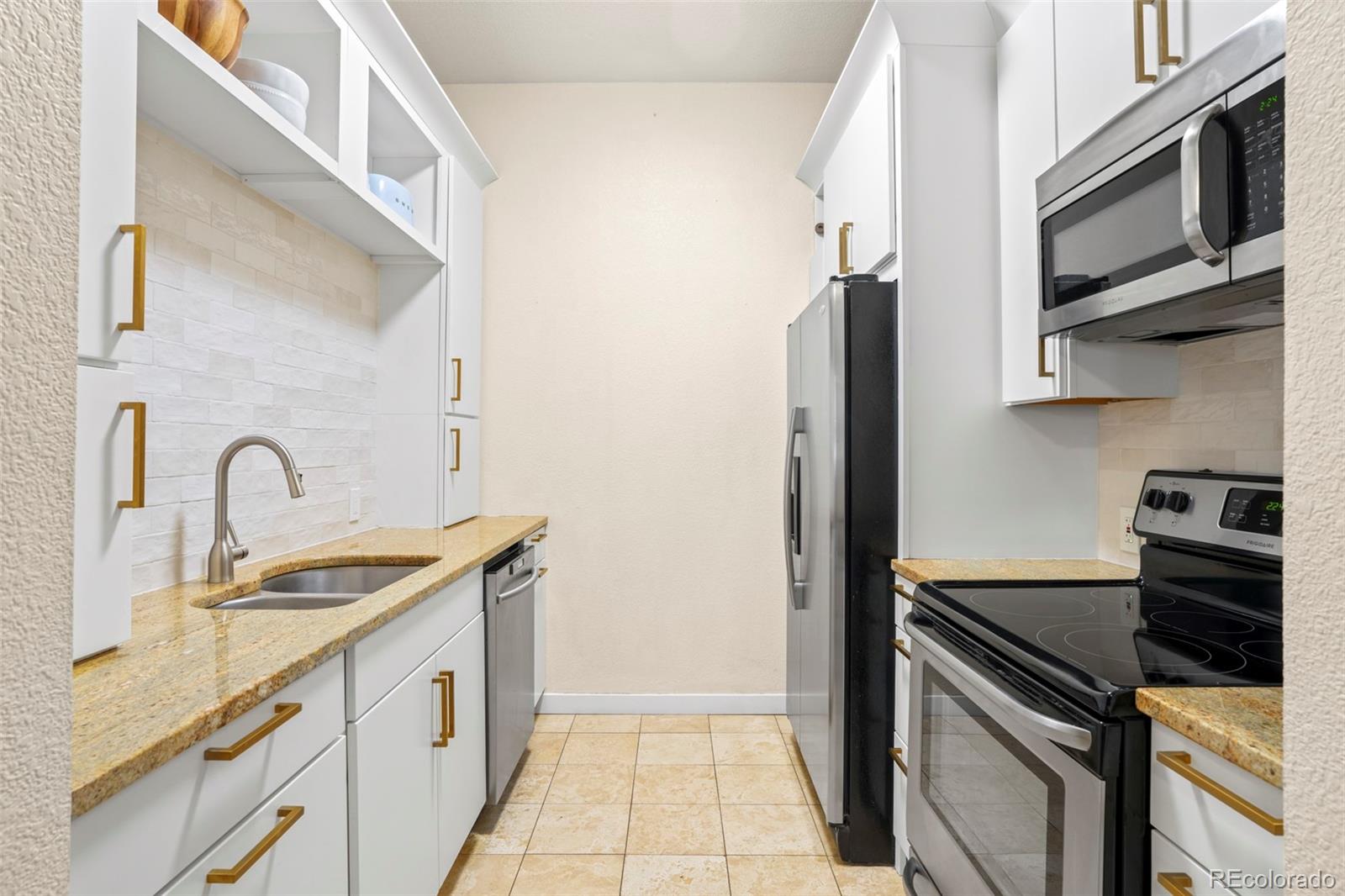 3249 W Fairview Place Unit: 111