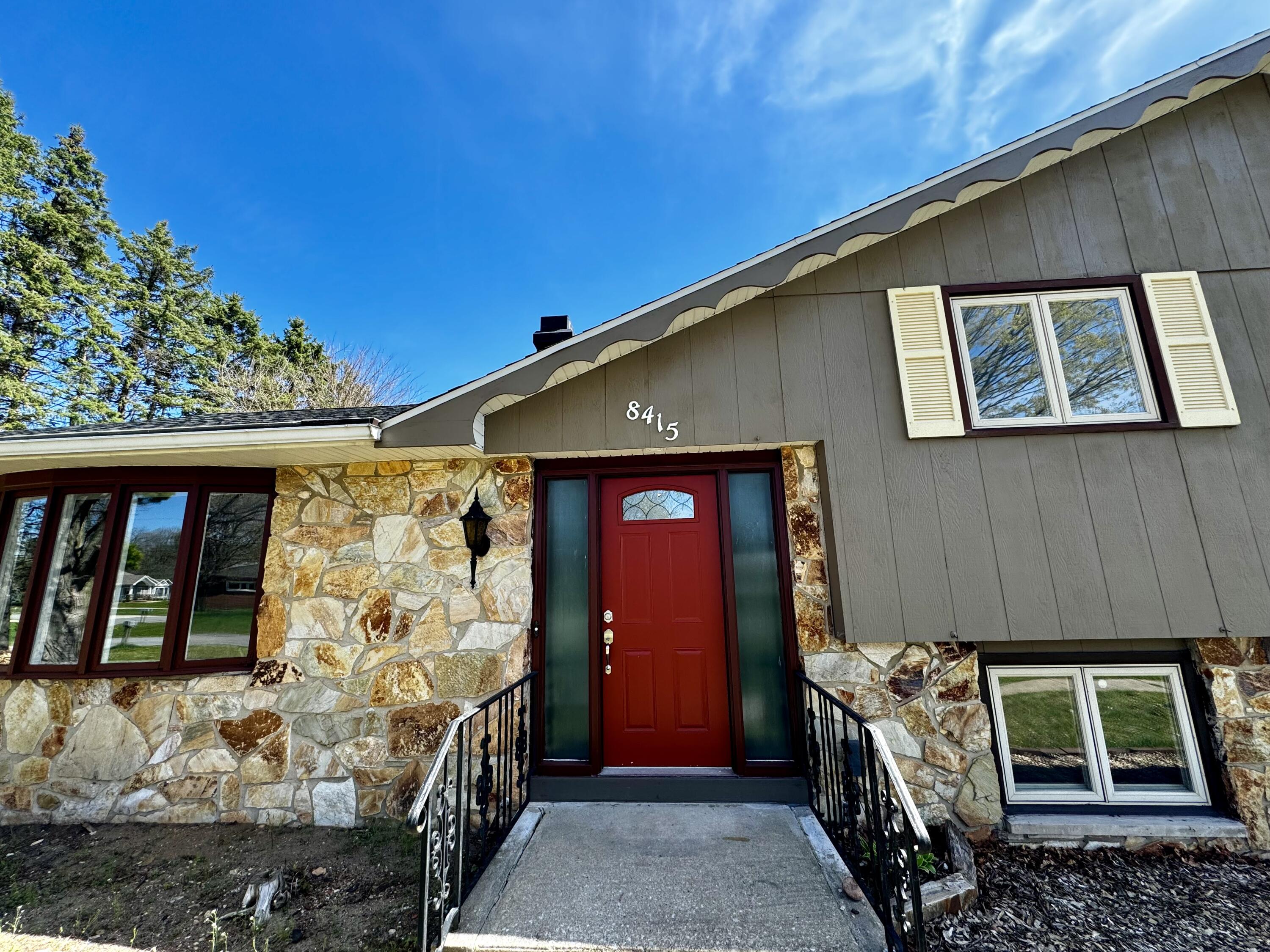 8415 Centerfield Drive