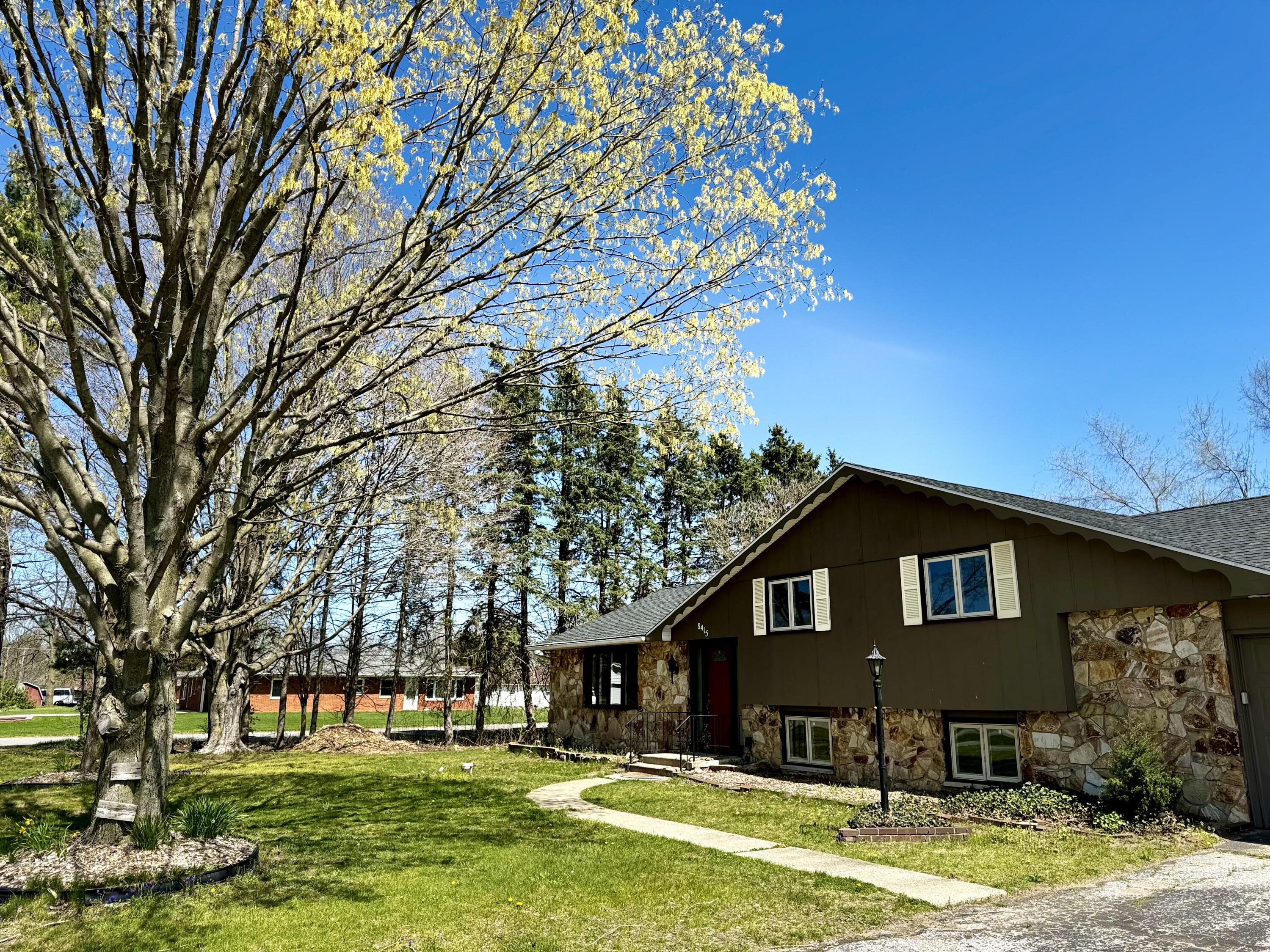 8415 Centerfield Drive
