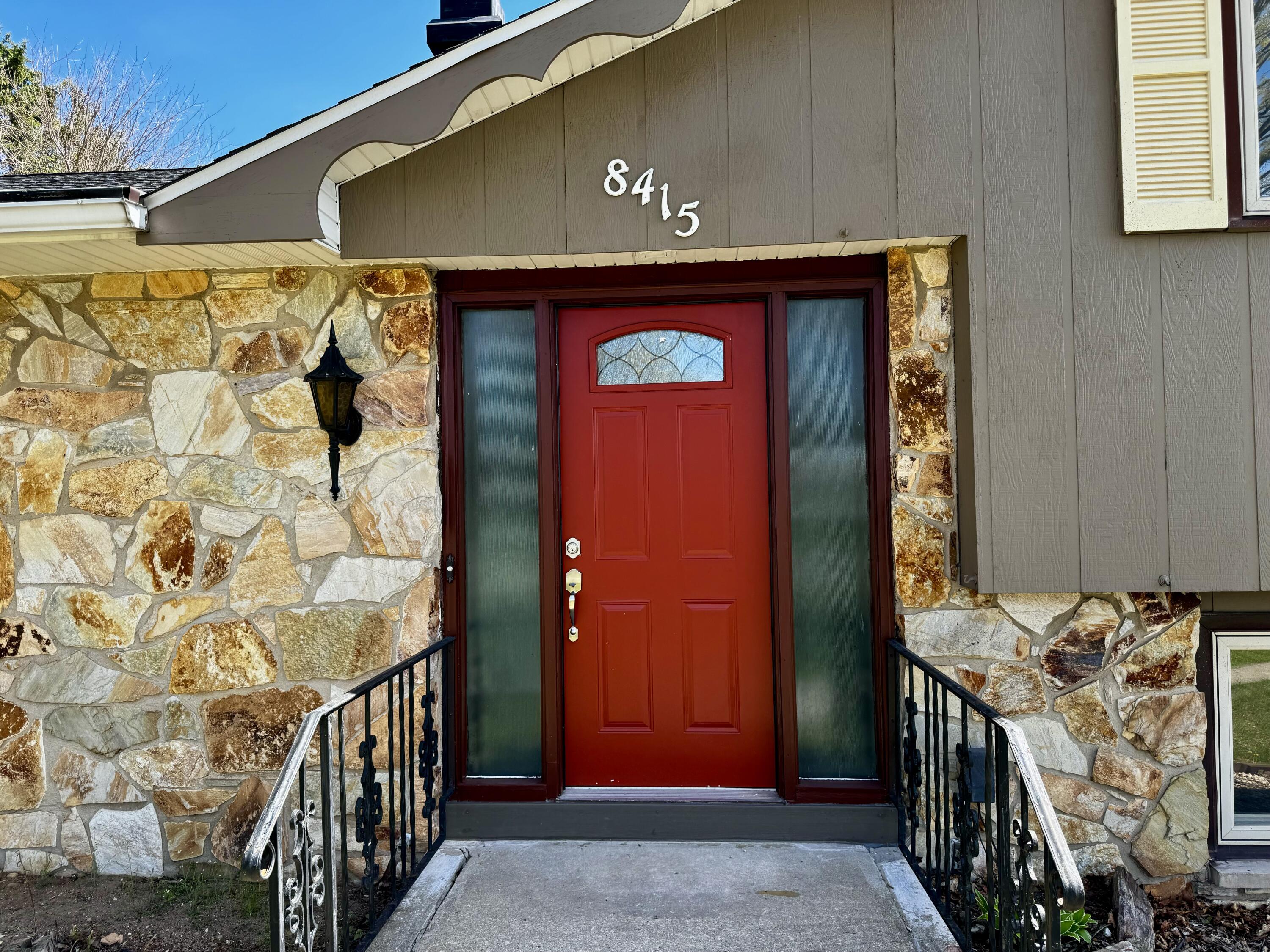 8415 Centerfield Drive